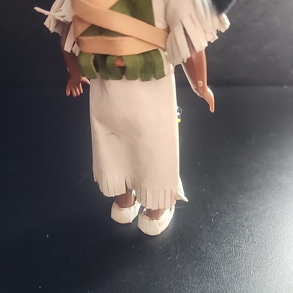 Vtg Native American Doll 7 1/4" Sleepy Eyes Leather Details Hand Beaded & Baby - Picture 4 of 5